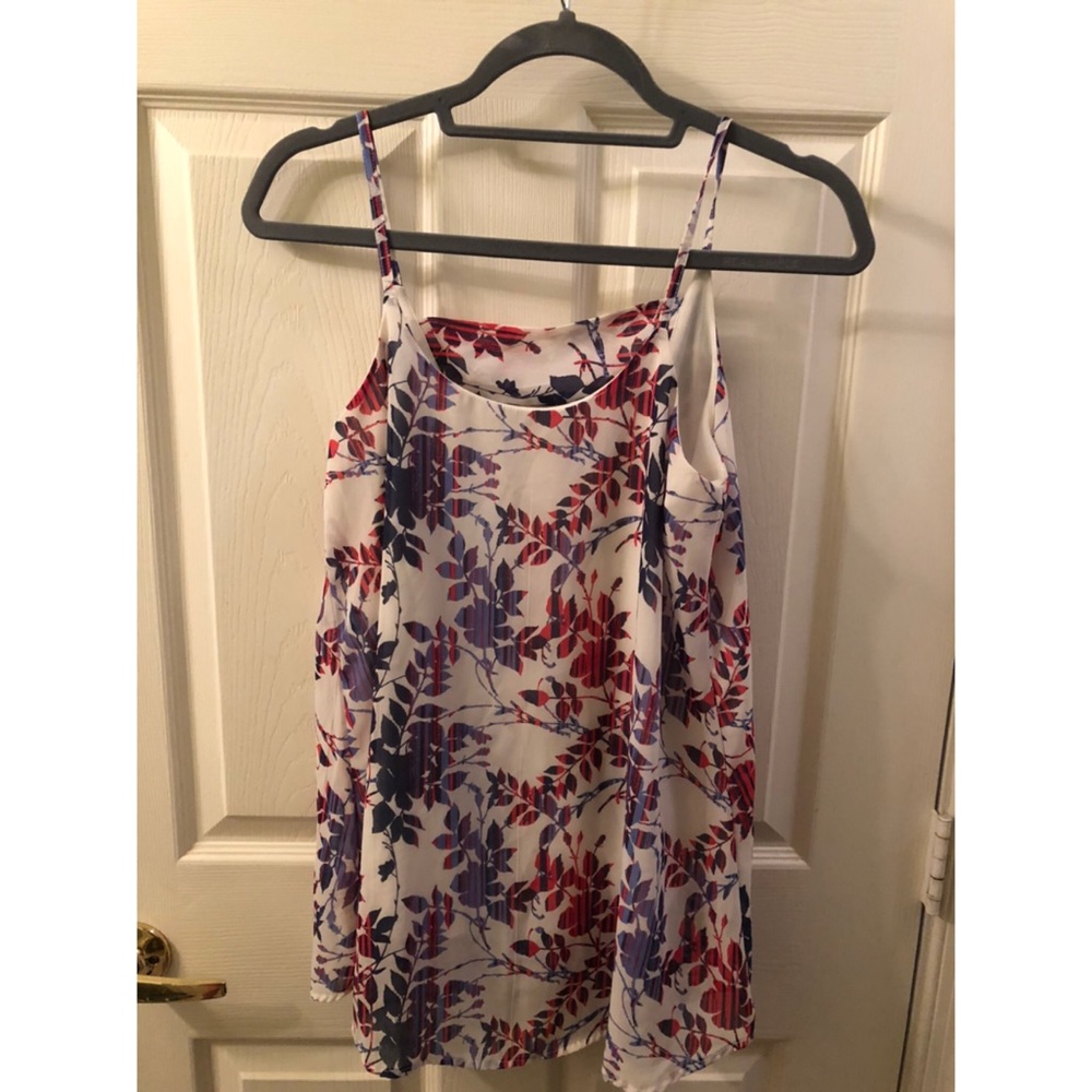 Loose tank top medium white, red, blue, floral